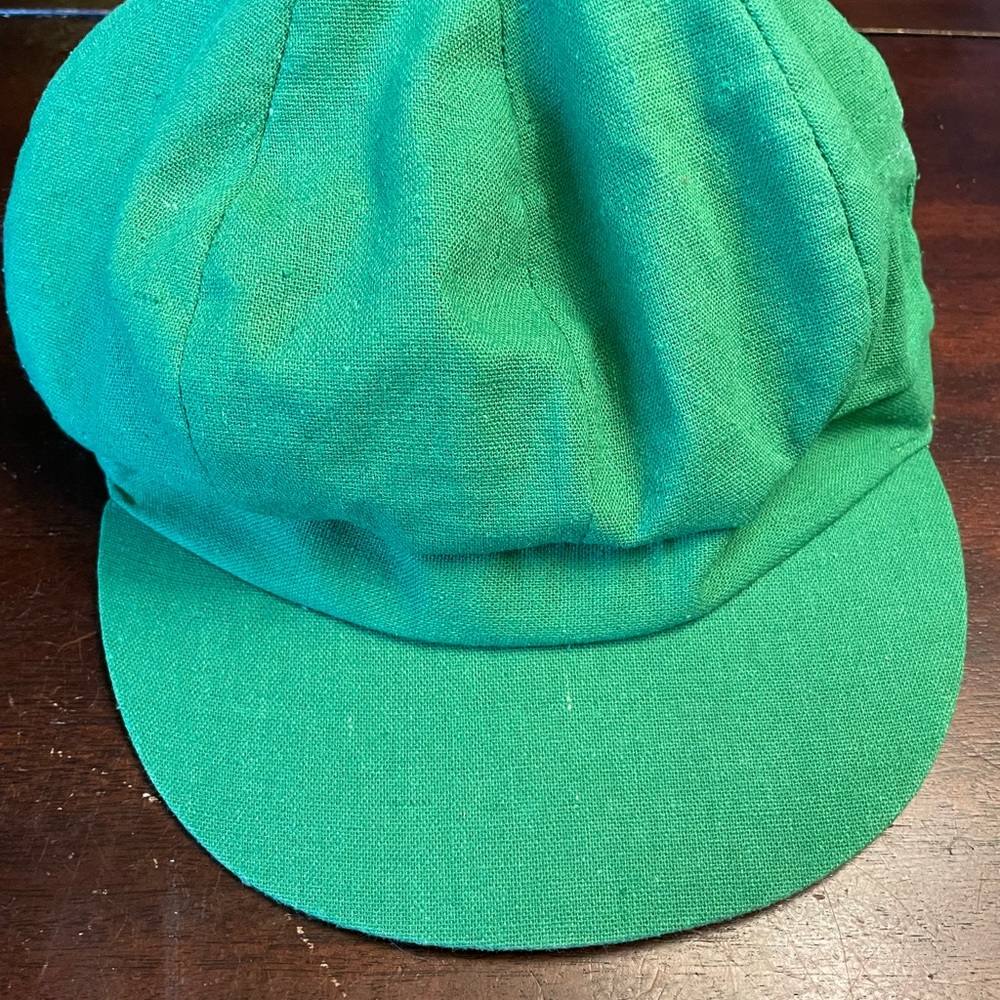 Green brim cap/hat